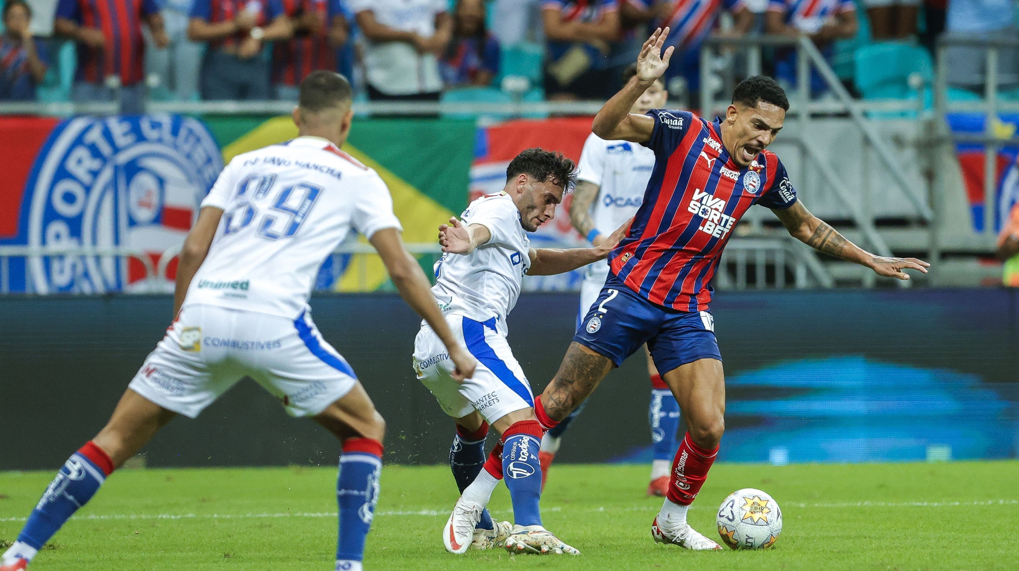Gilberto sofreu pênalti de Emmanuel Martínez