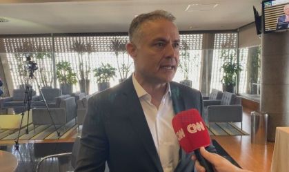 Governo avalia aulas teóricas de habilitação no YouTube, diz ministro à CNN