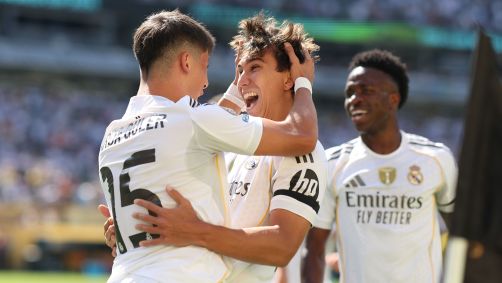 Jogadores do Real Madrid comemoram gol