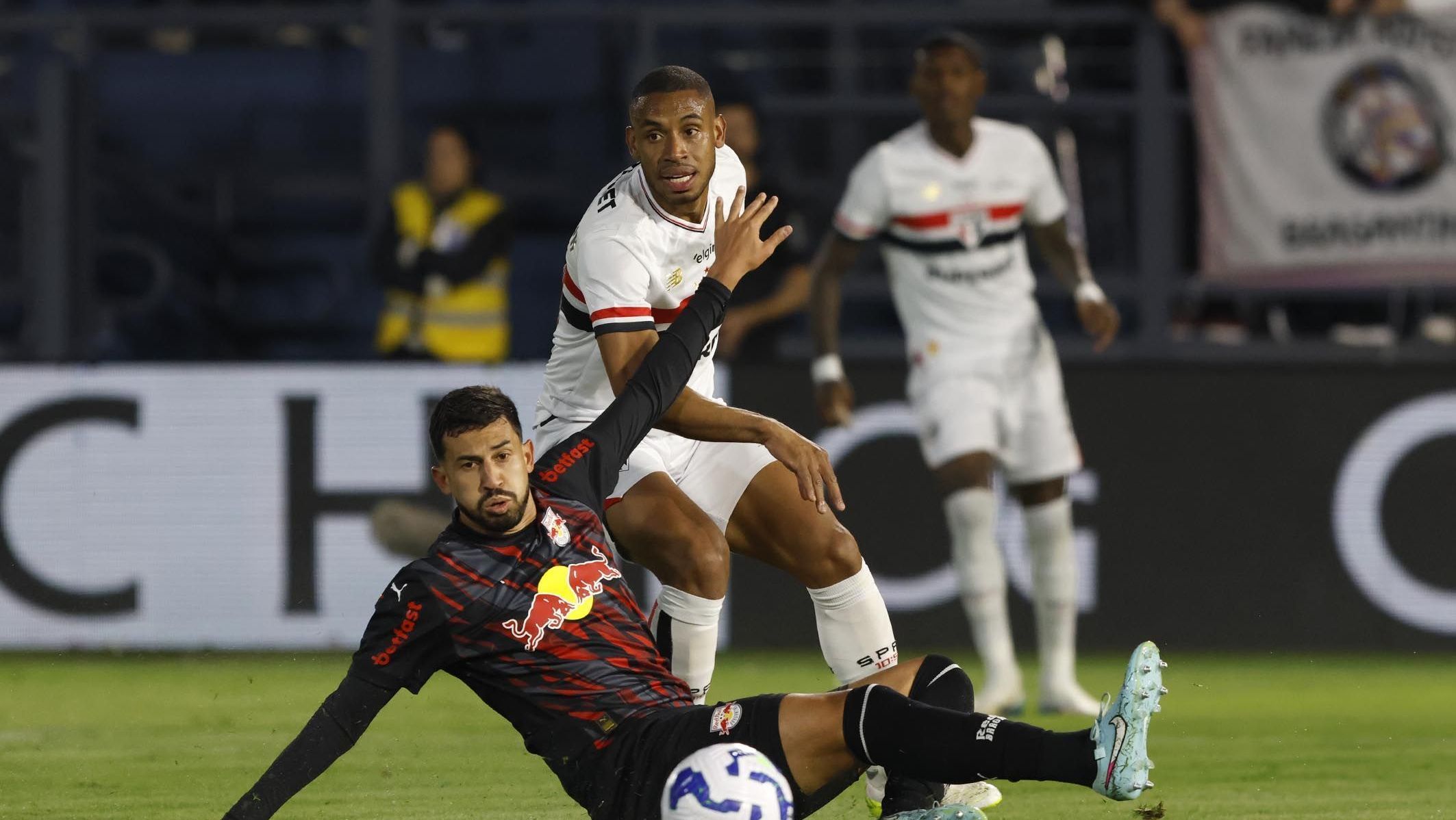 Lance de Red Bull Bragantino x São Paulo, pela 14ª rodada do Brasileirão de 2025