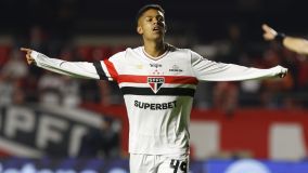 Ryan Francisco em jogo contra o Vasco, pelo Brasileirão