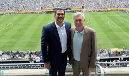 Ao lado de Ancelotti, presidente da CBF acompanha final do Mundial de Clubes