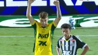 Com Neymar discreto, Mirassol domina e atropela Santos no Brasileirão