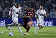 Neymar volta a brilhar contra o Flamengo, e Santos vence pelo Brasileirão