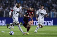 Neymar volta a brilhar contra o Flamengo, e Santos vence pelo Brasileirão