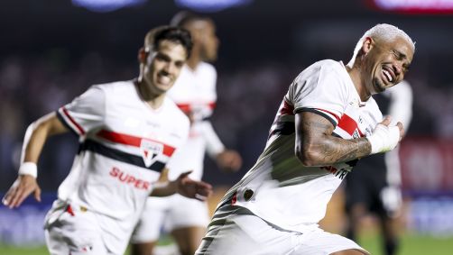 Luciano brilha e faz os dois gols da vitória do São Paulo contra o Corinthians