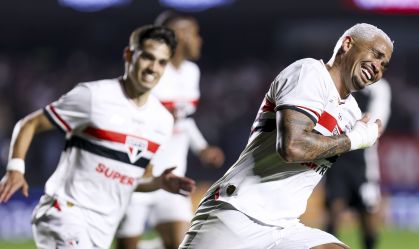 Luciano decide, e São Paulo bate Corinthians em clássico no Brasileirão