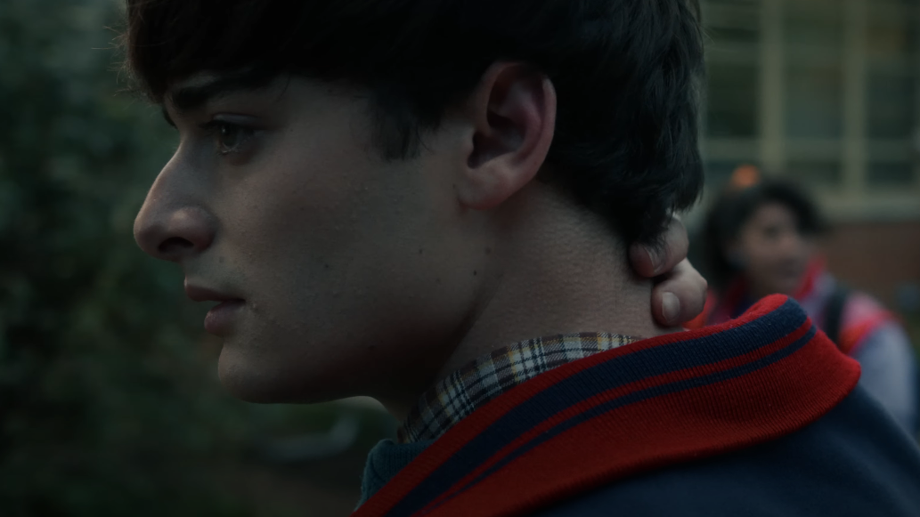 Will Byers (Noah Schnapp) novamente sentindo a presença do vilão • Reprodução/Netflix