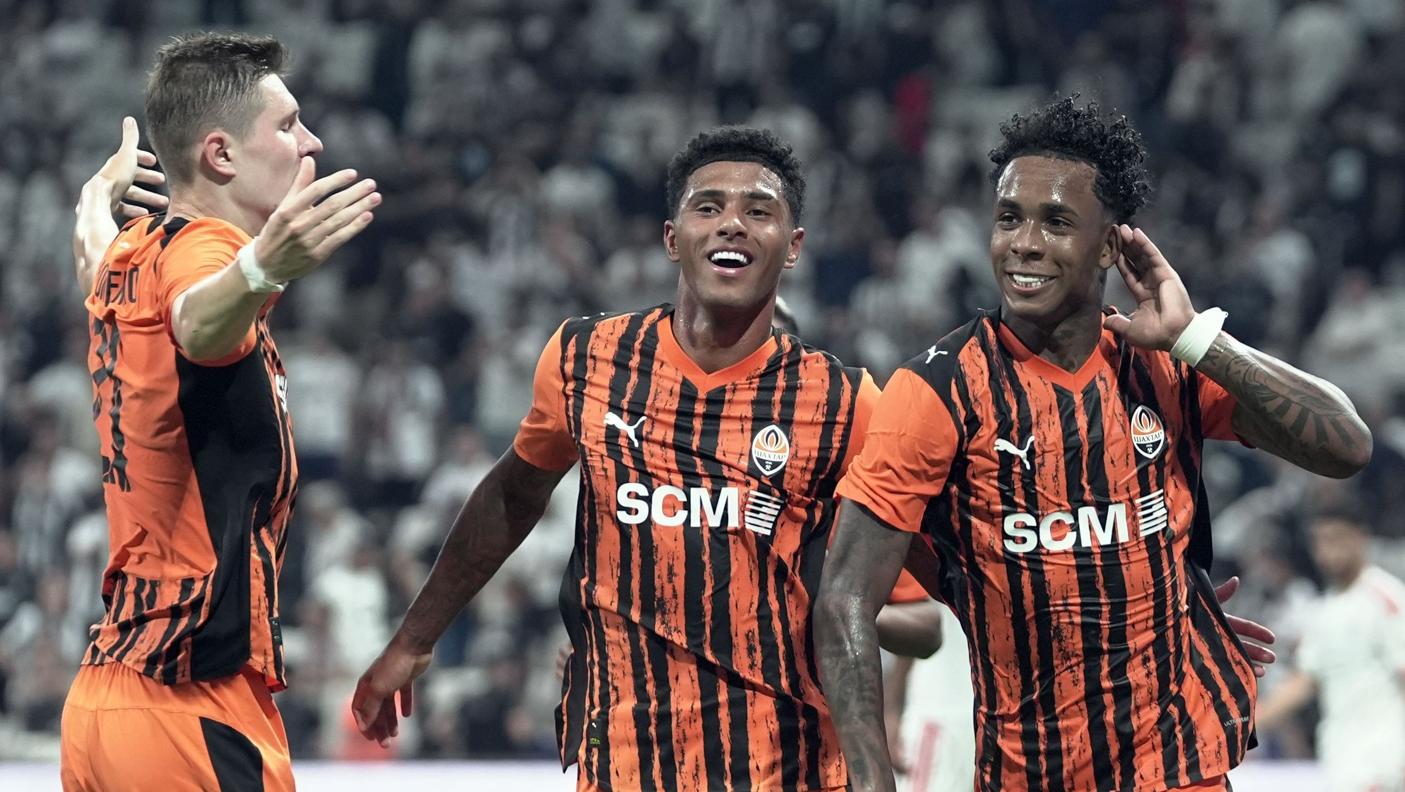 Shakhtar Donetsk durante duelo contra o Besiktas