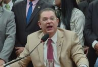 Sóstenes Cavalcante diz que só Lula e Eduardo Bolsonaro podem negociar com Trump