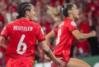 Anfitriã, Suíça de Pia Sundhage se salva com gol nos acréscimos na Eurocopa