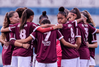 Rogério Ceni? Goleira sub-15 da Ferroviária marca golaço de falta; veja