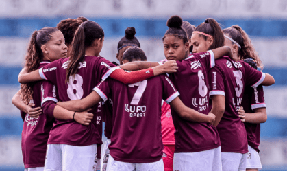 Rogério Ceni? Goleira sub-15 da Ferroviária marca golaço de falta; veja