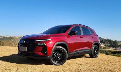 Chevrolet Tracker 2026 ganha novidades visuais e edição de 100 anos