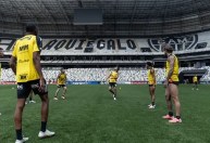 Rony vai a campo e treina sob olhares da cúpula do Atlético na Arena MRV