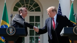 Trump volta a defender Bolsonaro nas redes sociais: "Caça às bruxas!!!"