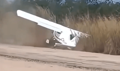 Avião de pequeno porte sai da pista durante pouso no Ceará