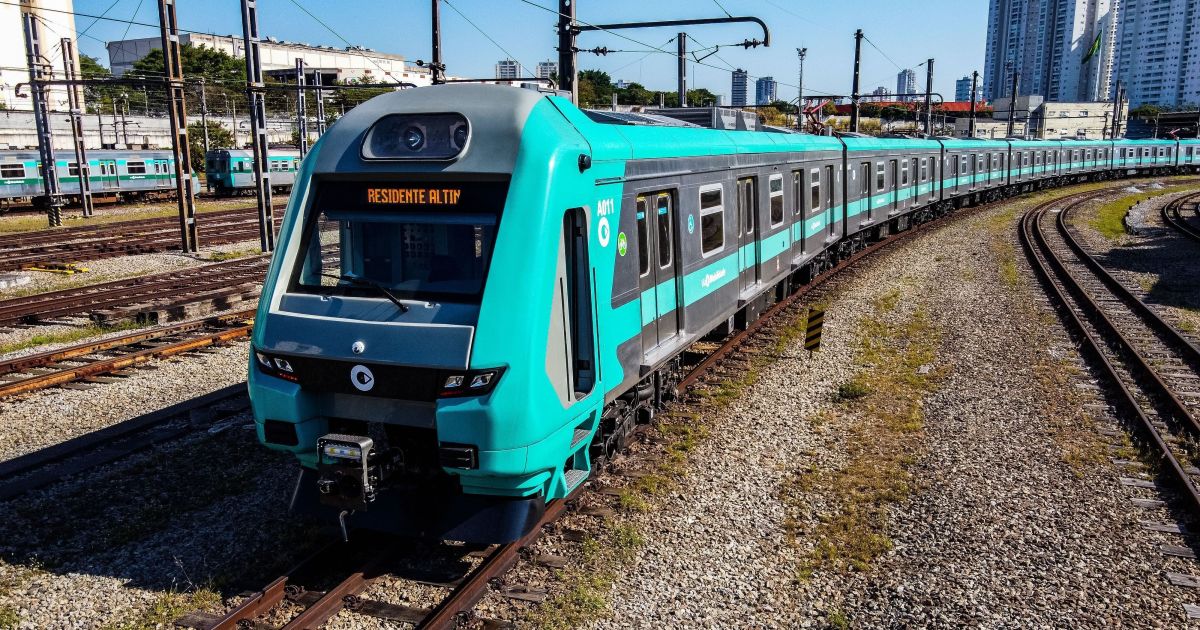 Trem Descarrila Perto Da Estacao Julio Prestes Em Sao Paulo