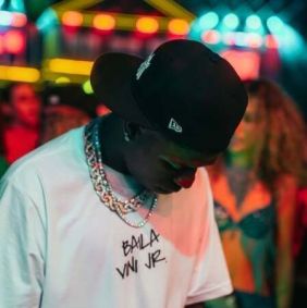 Veja fotos de festa de Vini Jr. com show de Travis Scott