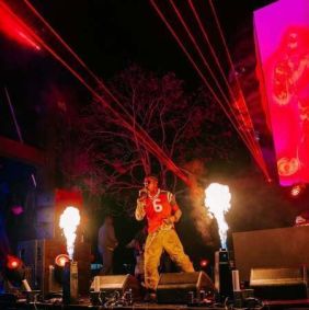 Veja fotos de festa de Vini Jr. com show de Travis Scott