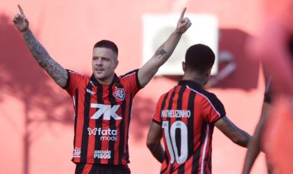 Vitória vence RB Bragantino e escapa do Z4 do Brasileirão
