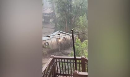 Vídeo: Casa inteira é arrastada por enchente no Novo México, nos EUA