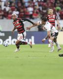 Wesley, do Flamengo e Enzo Díaz, do São Paulo