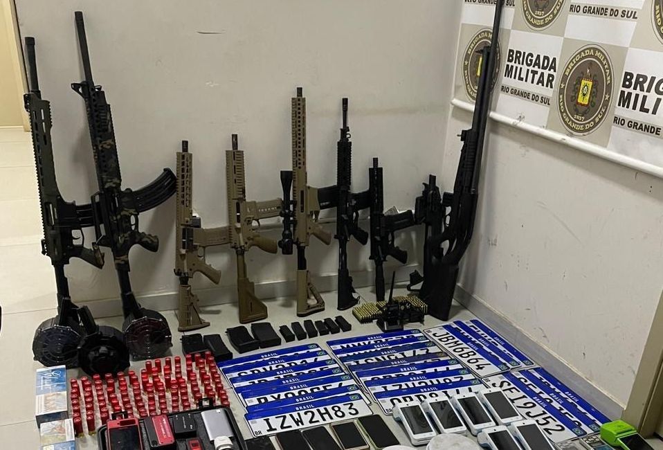 Arsenal de armas e drogas é encontrado em Passo Fundo (RS)