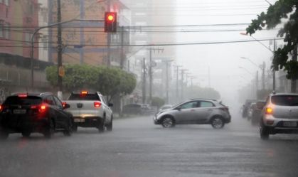 Belém intensifica limpeza para conter alagamentos devido a maré alta e lixo