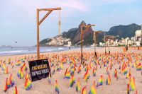Protesto na Praia de Ipanema denuncia execuções LGBT+ pelo regime do Irã