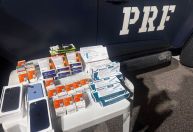 Belga é preso com mala cheia de medicamentos e celulares no RN