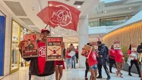 Manifestantes do MTST-RJ ocuparam o Shopping Leblon nesta quarta-feira (9)