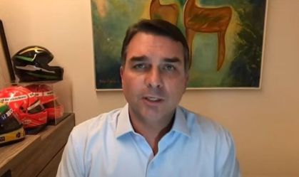 Flávio Bolsonaro à CNN: governo tem que aceitar o que foi imposto por Trump