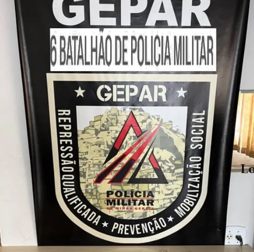 Homem é preso com munições no bolso e carregador de celular no estômago
