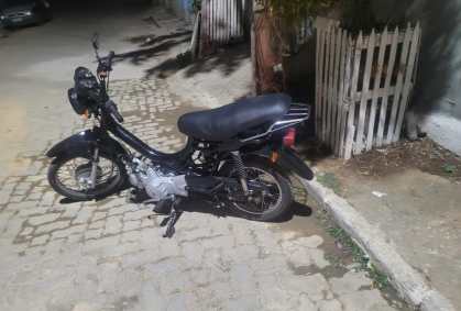 Adolescente rouba celular, tira foto com aparelho e é localizado pela PM