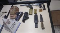 Homem é preso com armas, munições e faca em Ipanema