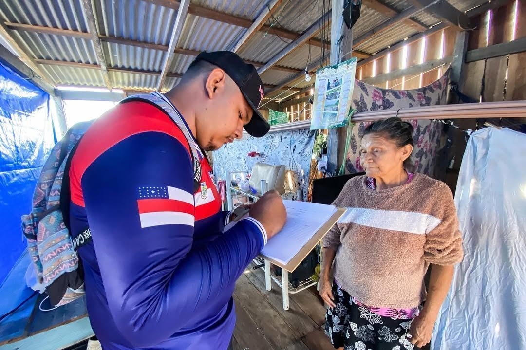Famílias são atingidas por enchente no interior do Amazonas