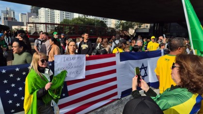 Manifestantes pró-Bolsonaro reunidos no vão livre do Masp, na Avenida Paulista, em São Paulo