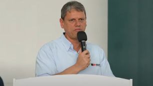 Tarcísio critica tarifaço e diz que pode parecer "patriótico", mas apenas a "curto prazo"