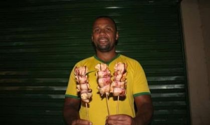 Vendedor de chuarrasquinho morto