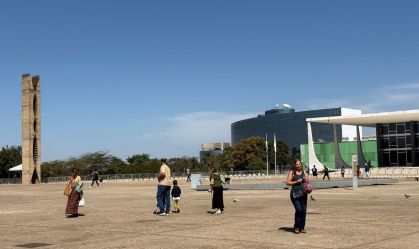 Praça dos Três Poderes é reaberta ao público