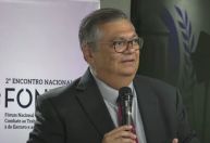 Dino sobre estátua do STF: "Só não saiu correndo, porque não pode"