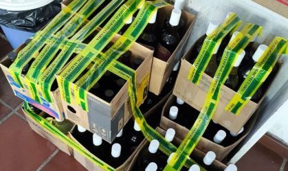 "Cachaça misteriosa": 1300 litros são apreendidos pelo governo no Paraná