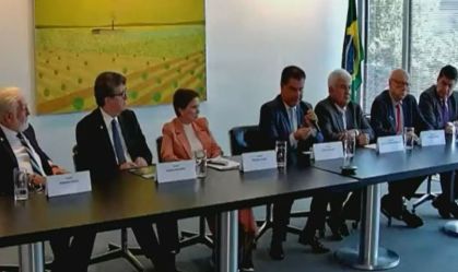 Senadores alertam que EUA vão taxar países que negociam com a Rússia