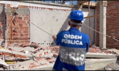 Prefeitura remove 11 obras ilegais e barricadas na Ilha do Governador