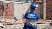Prefeitura remove 11 obras ilegais e barricadas na Ilha do Governador