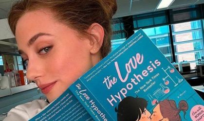 Livro "Hipótese do Amor" vai ganhar filme com atriz de "Riverdale"