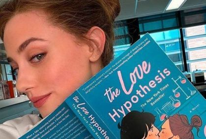 Livro "Hipótese do Amor" vai ganhar filme com atriz de "Riverdale"