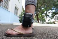 Homem com tornozeleira eletrônica é preso após assalto em Olinda no PE