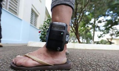 Homem com tornozeleira eletrônica é preso após assalto em Olinda no PE